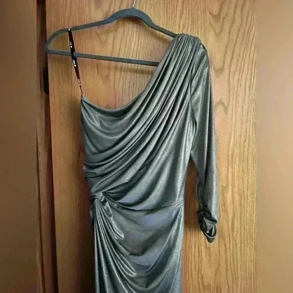 Tadashi Shoji Metallic Gathered waist gown Women’s Small - Picture 3 of 13